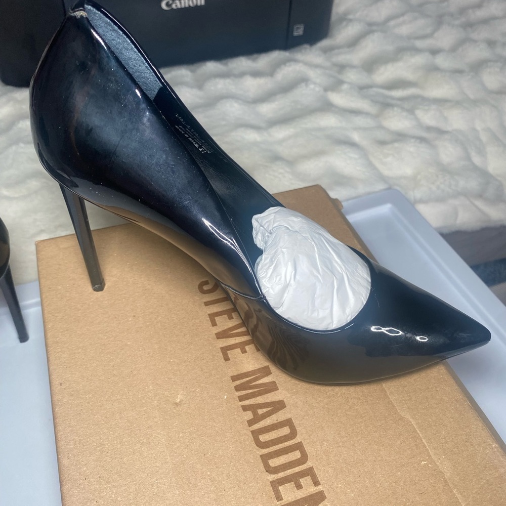 EVELYN BLACK Steve Madden heels